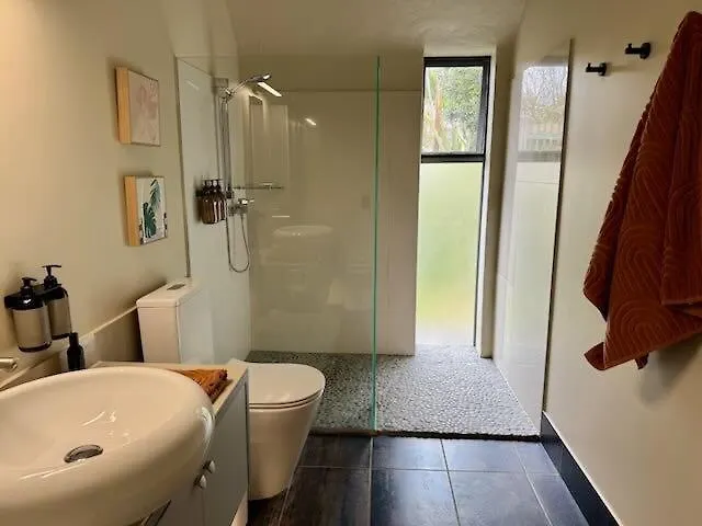 Iconic & Curvaceous Beach House Waikanae
