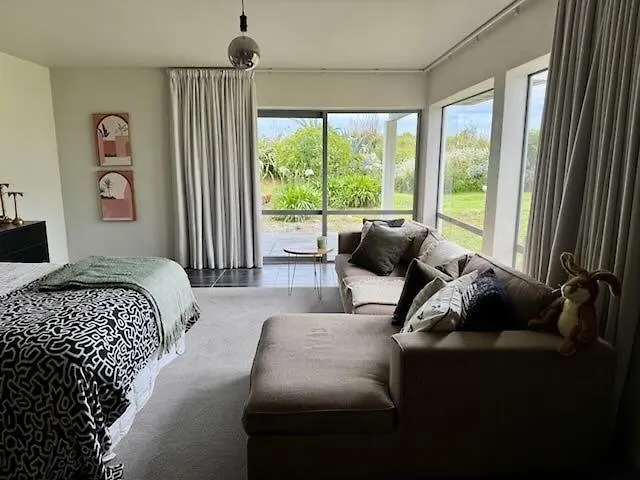 Ferienhaus Iconic & Curvaceous Beach House Waikanae Neuseeland