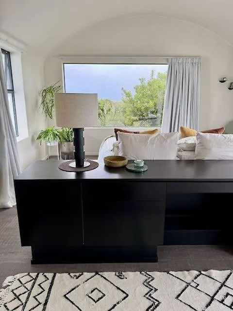 Iconic & Curvaceous Beach House Waikanae 0*,  Neuseeland
