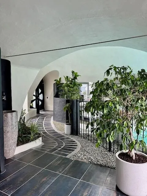 Iconic & Curvaceous Beach House Waikanae Ferienhaus
